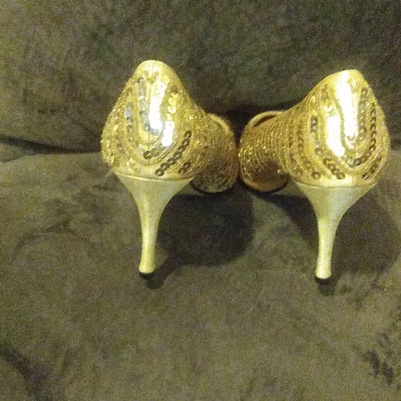 Vintage Sequence Gold Pumps - Picture 7 of 8